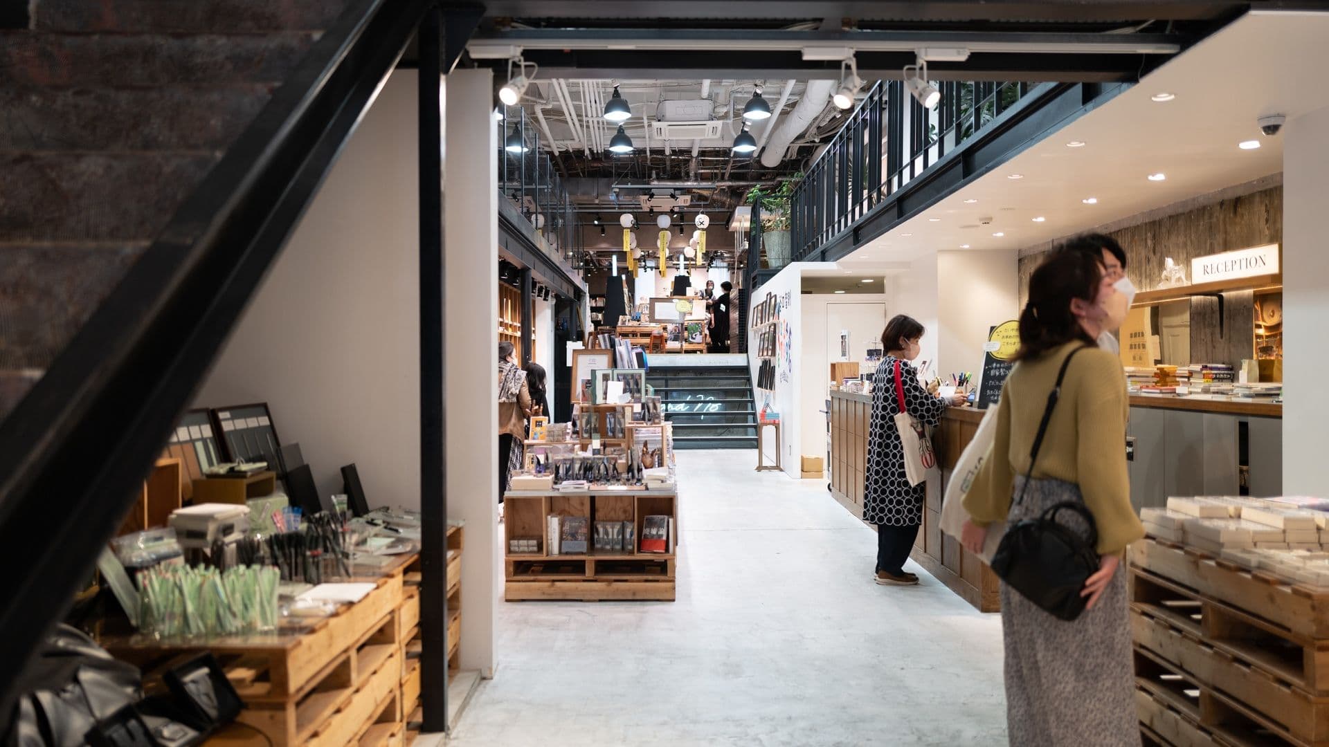 Bunkitsu Book Cafe - Roppongi